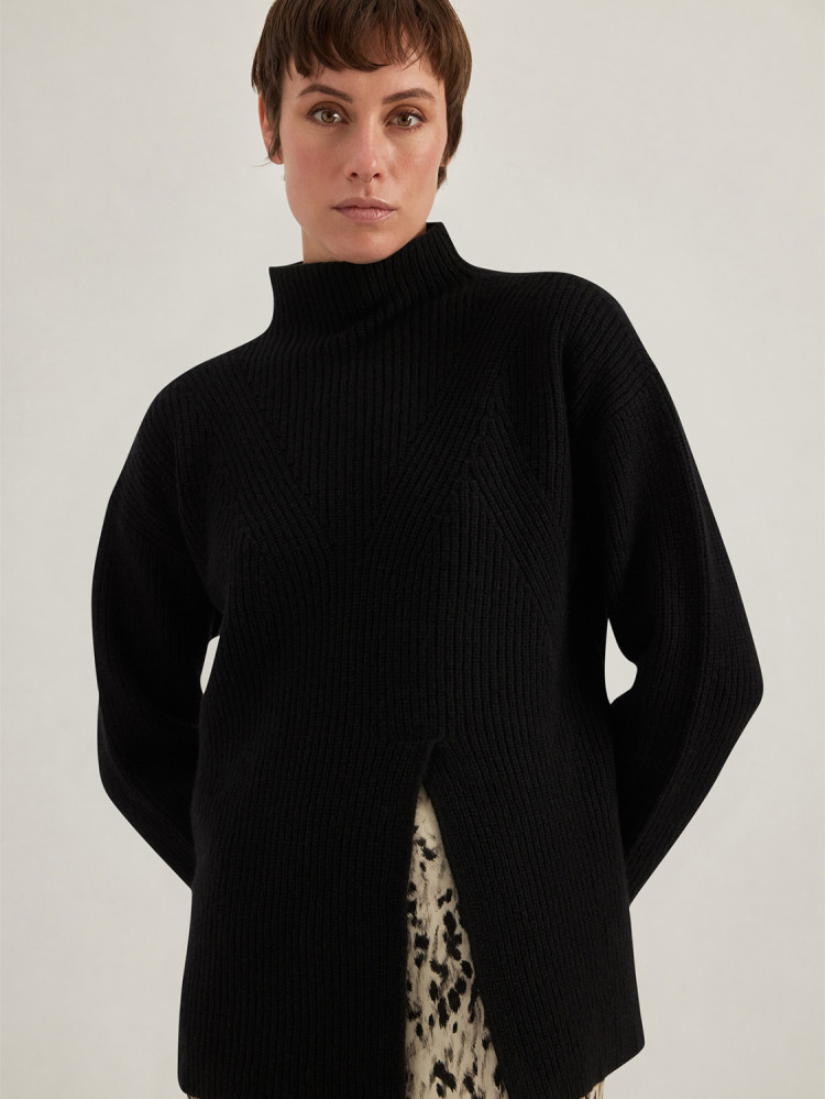 PURL-STITCH STAND-UP COLLAR SWEATER