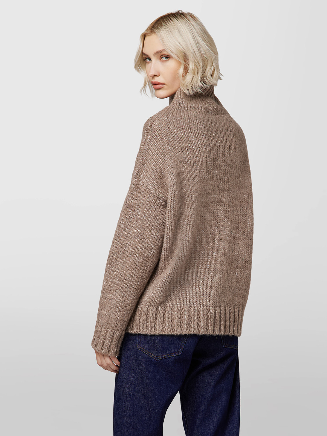 ALPHA STUDIO: SOFT AND SHINY RAISED COLLAR SWEATER