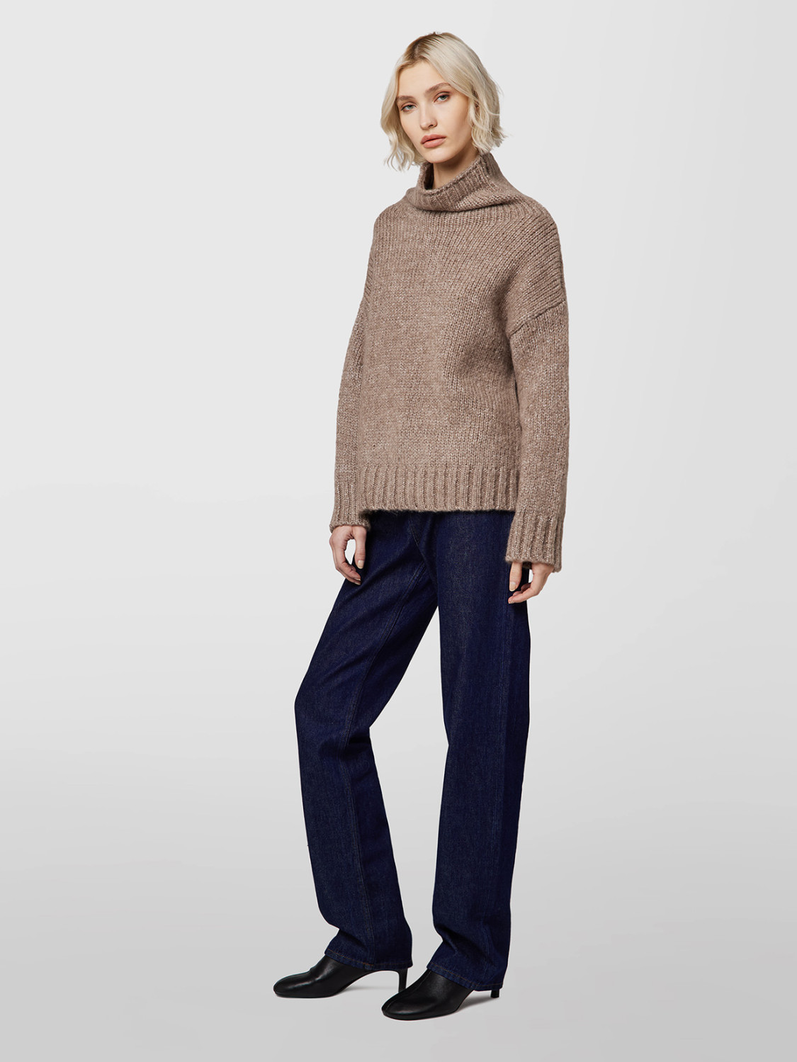 ALPHA STUDIO: SOFT AND SHINY RAISED COLLAR SWEATER