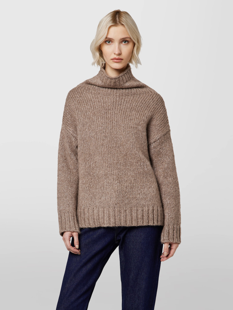 SOFT AND SHINY RAISED COLLAR SWEATER
