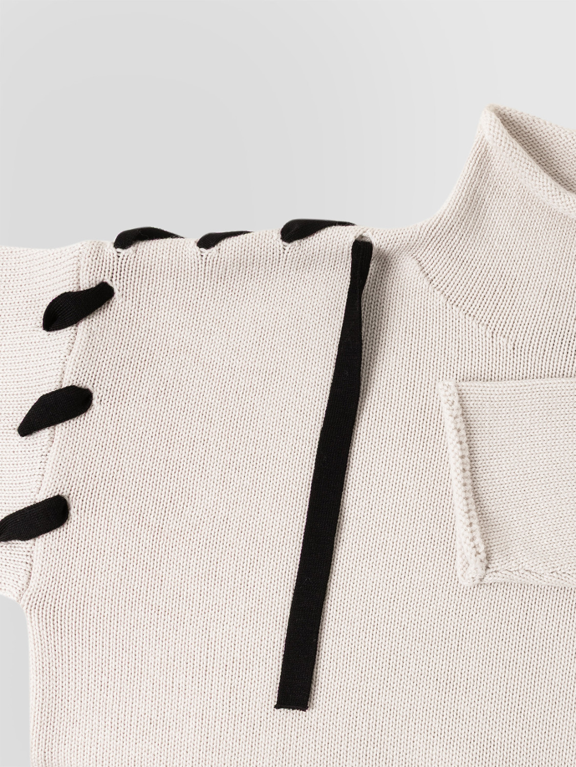 ALPHA STUDIO: TAPE-DETAIL STAND-UP COLLAR SWEATER