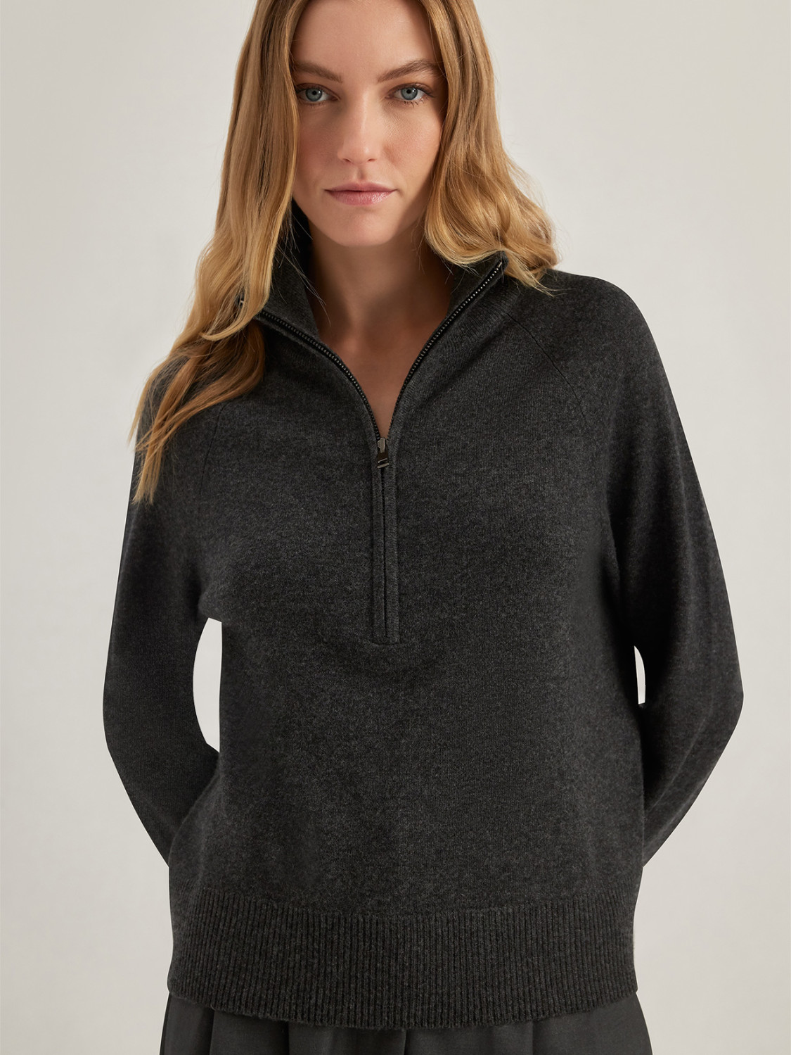 ALPHA STUDIO: JERSEY DE CUELLO CON CREMALLERA EN LANA Y CACHEMIRA