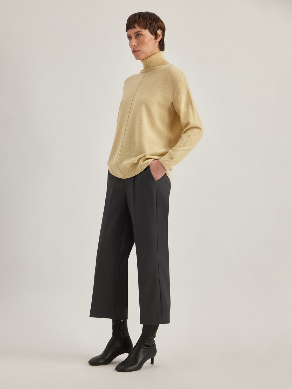 ALPHA STUDIO: TURTLENECK SWEATER IN CASHMERE