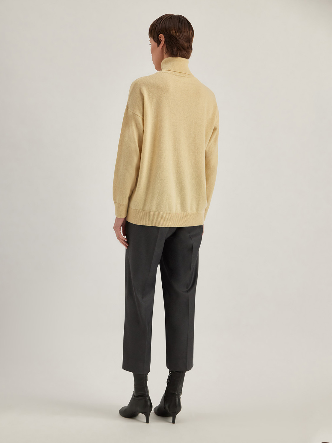 ALPHA STUDIO: TURTLENECK SWEATER IN CASHMERE