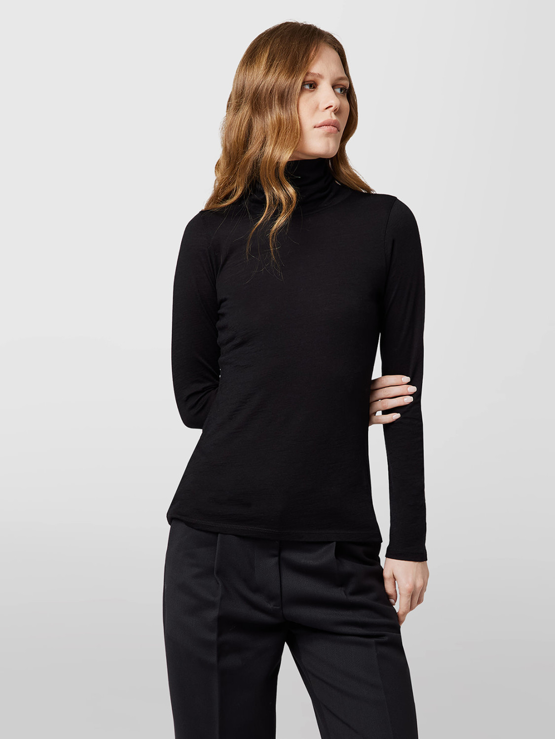 ALPHA STUDIO: TURTLE NECK SWEATER IN WOOL JERSEY