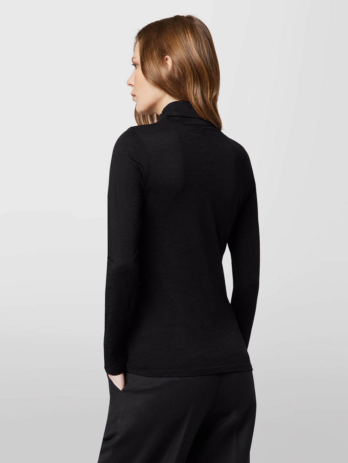 ALPHA STUDIO: TURTLE NECK SWEATER IN WOOL JERSEY