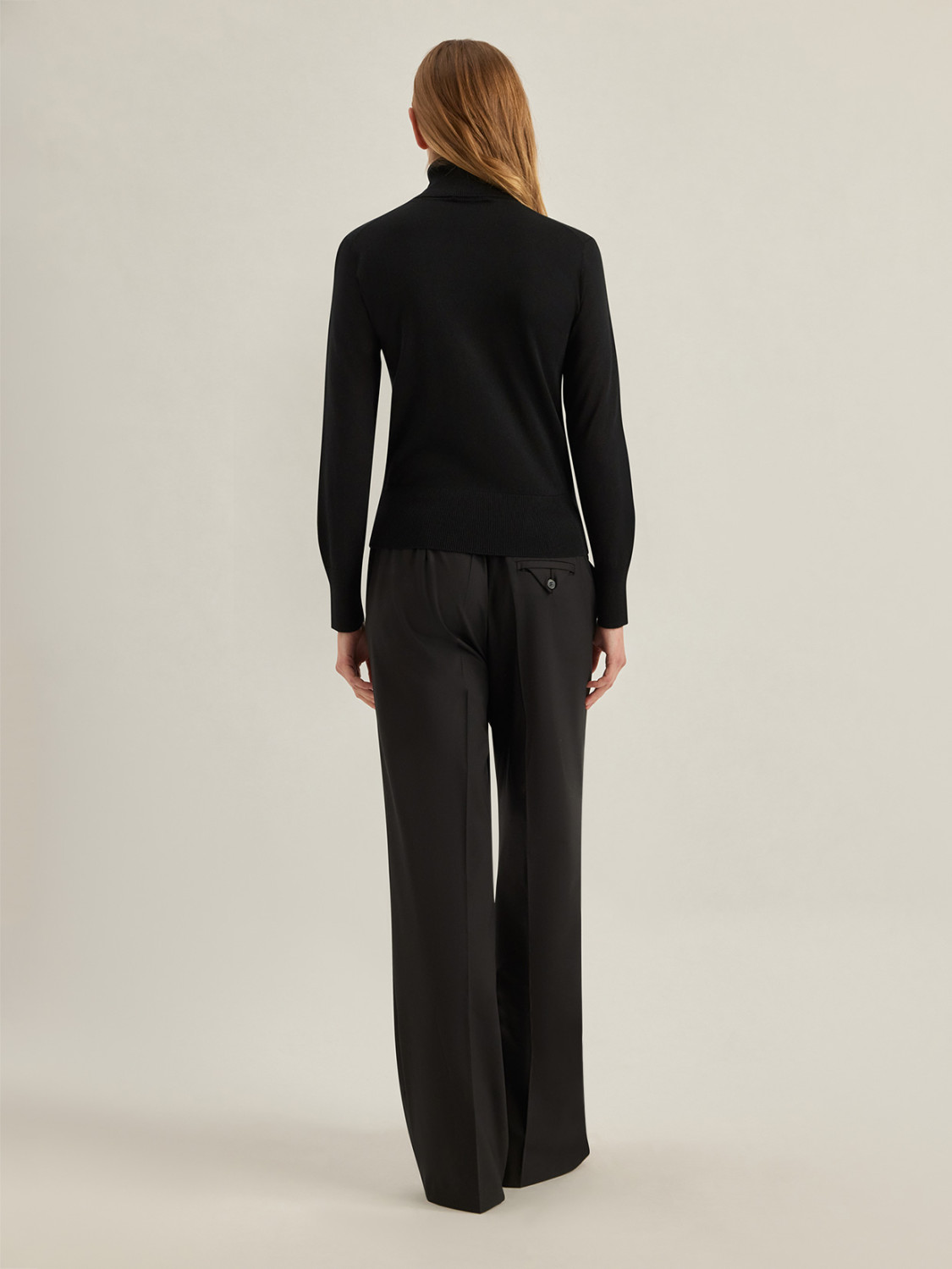 ALPHA STUDIO: JERSEY DE CUELLO VUELTO EN SEDA Y CACHEMIRA
