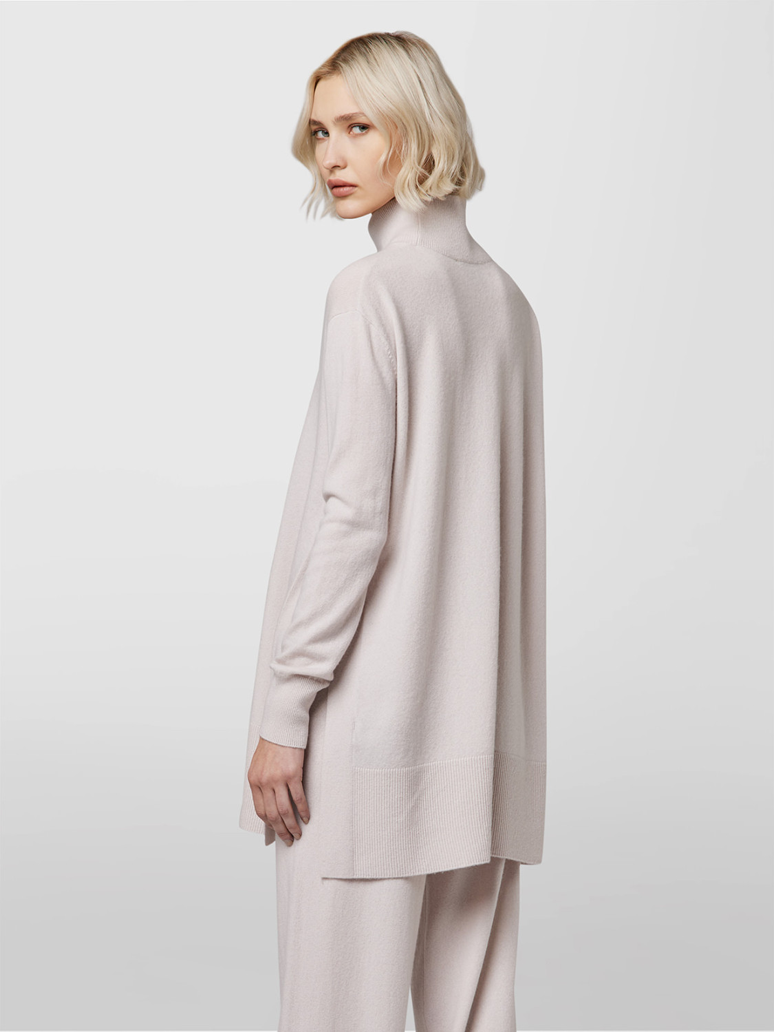 ALPHA STUDIO: MIX SHAPES TURTLE NECK SWEATER