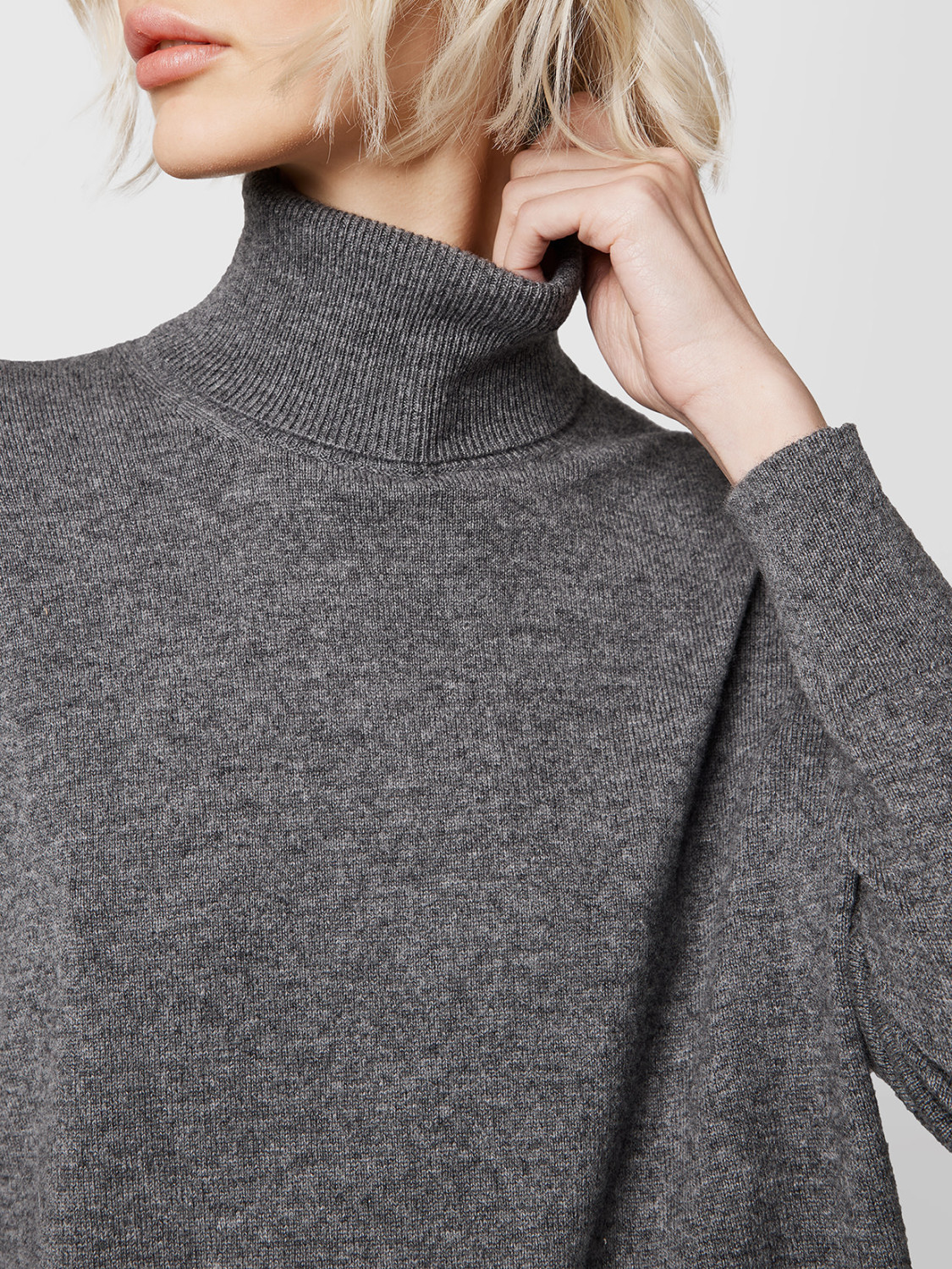ALPHA STUDIO: SHOULDER PAD TURTLE NECK SWEATER