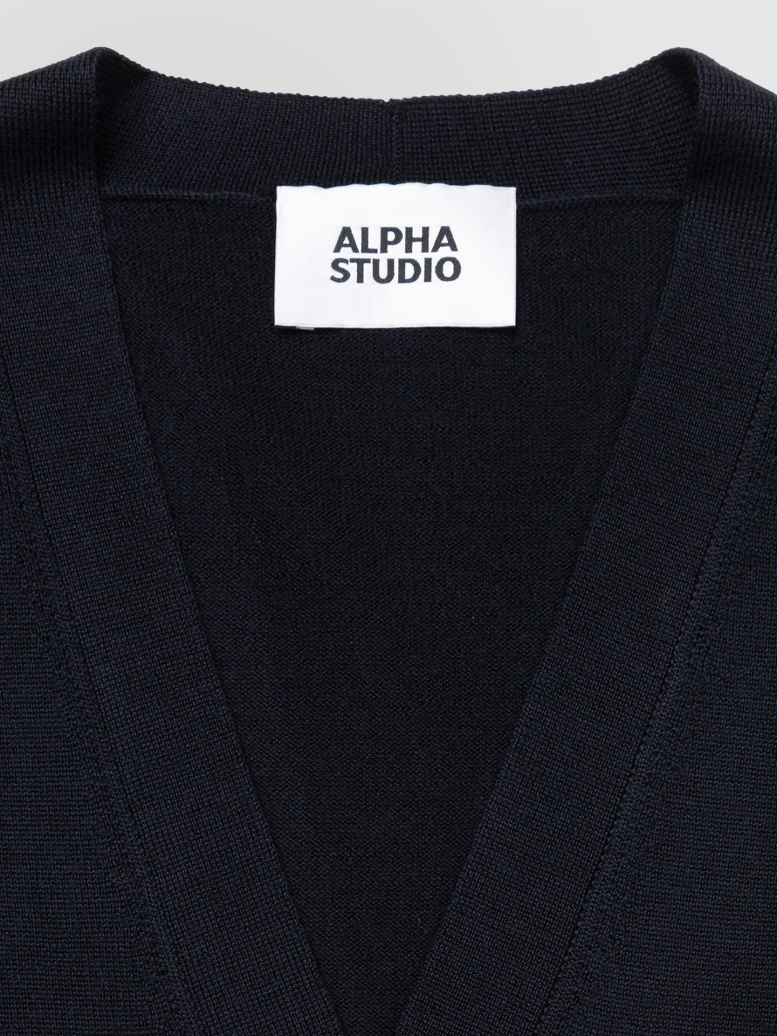 ALPHA STUDIO: SLIM VEST IN MERINO WOOL