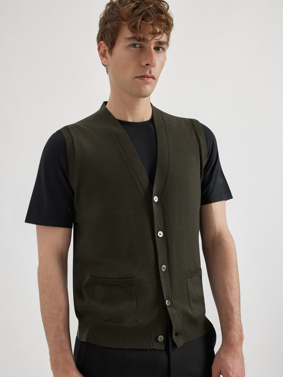 ALPHA STUDIO: SLIM VEST IN MERINO WOOL
