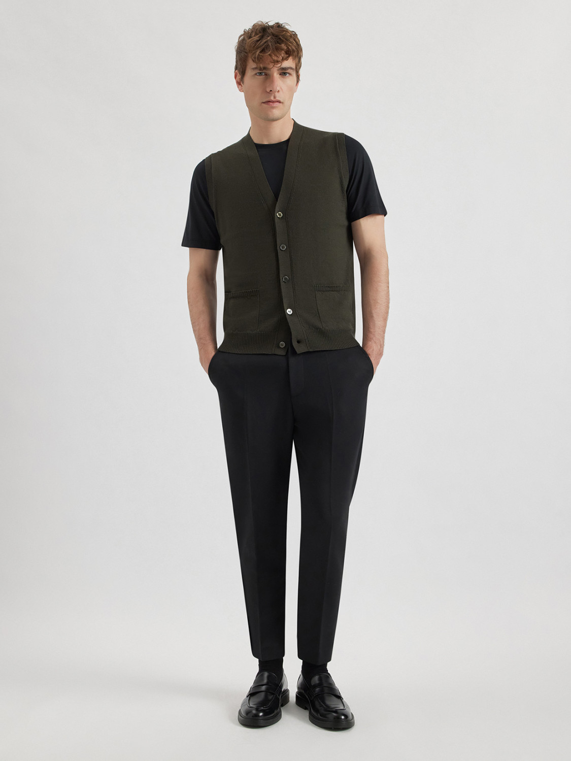 ALPHA STUDIO: SLIM VEST IN MERINO WOOL
