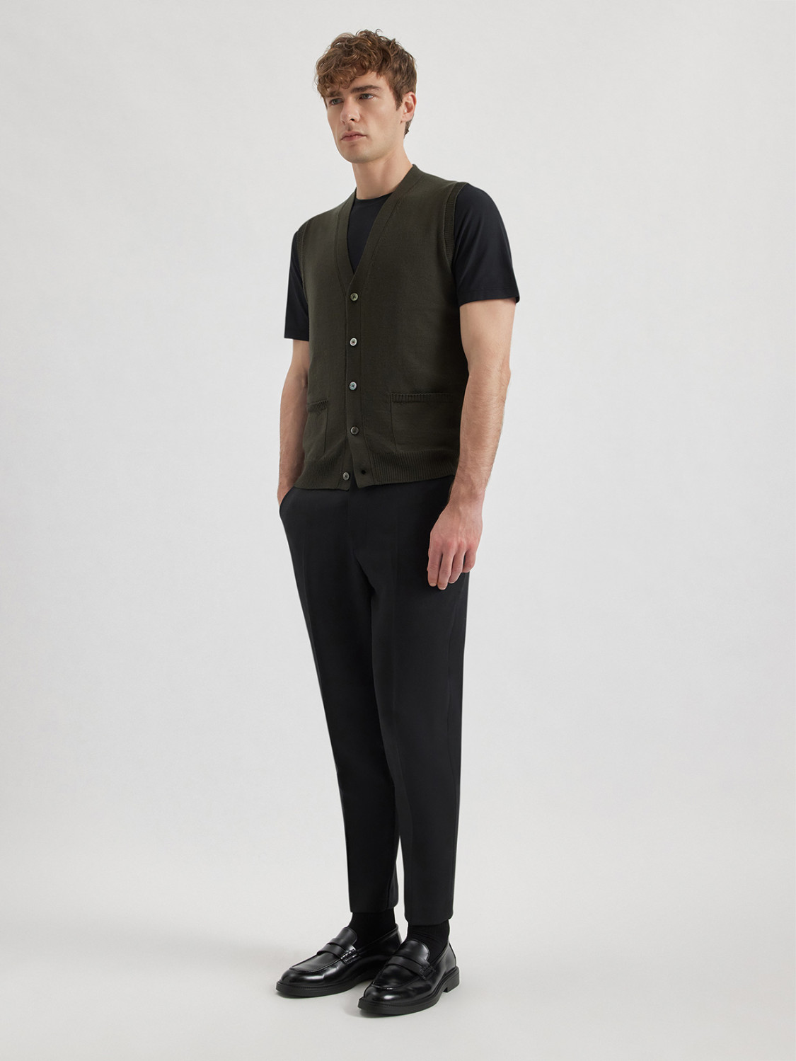 ALPHA STUDIO: SLIM VEST IN MERINO WOOL