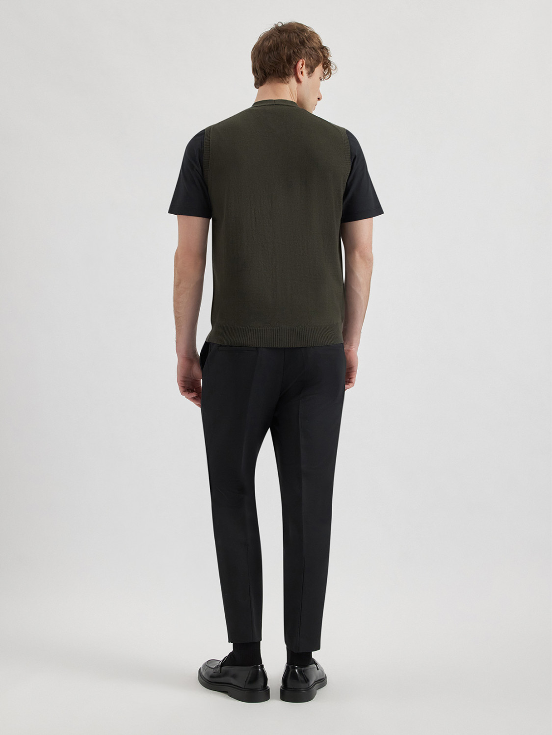 ALPHA STUDIO: SLIM VEST IN MERINO WOOL