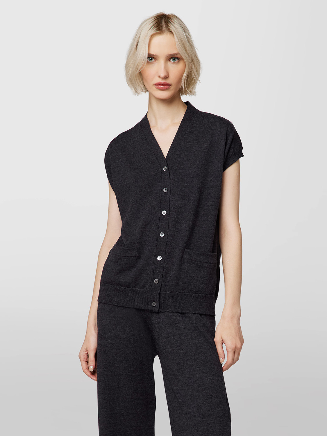 ALPHA STUDIO: TIMELESS VEST