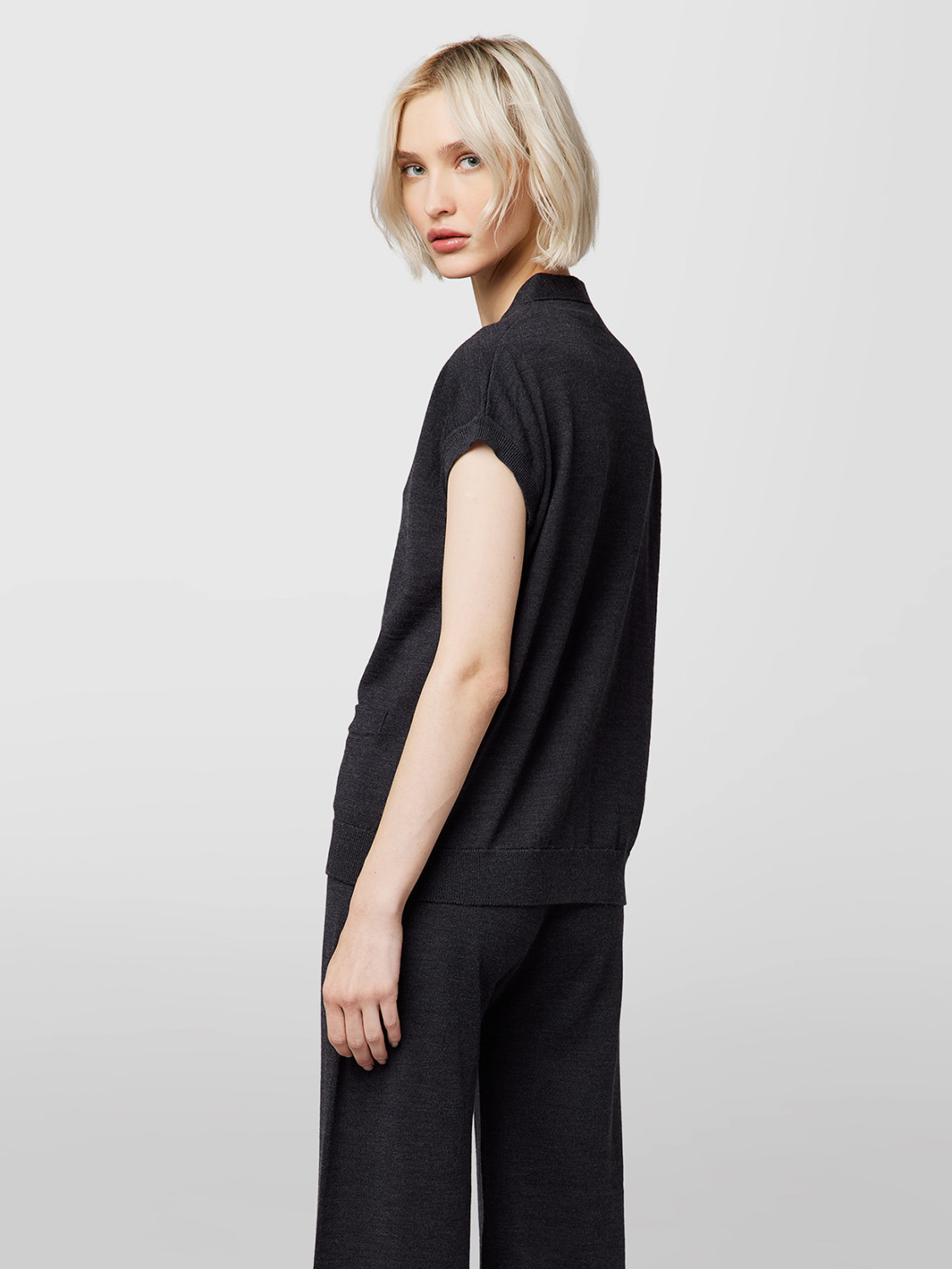 ALPHA STUDIO: TIMELESS VEST