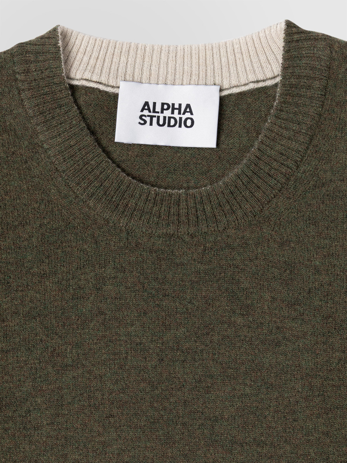 ALPHA STUDIO: BASIC CREW NECK SWEATER IN GEELONG WOOL
