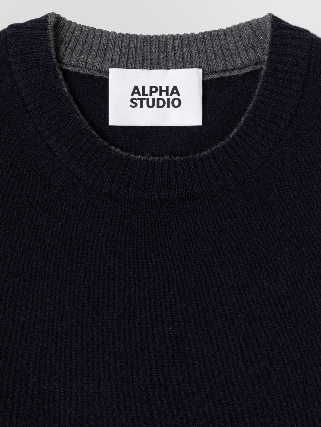 ALPHA STUDIO: BASIC CREW NECK SWEATER IN GEELONG WOOL