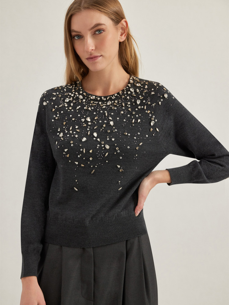 JERSEY DE CUELLO REDONDO CON TACHUELAS Y STRASS