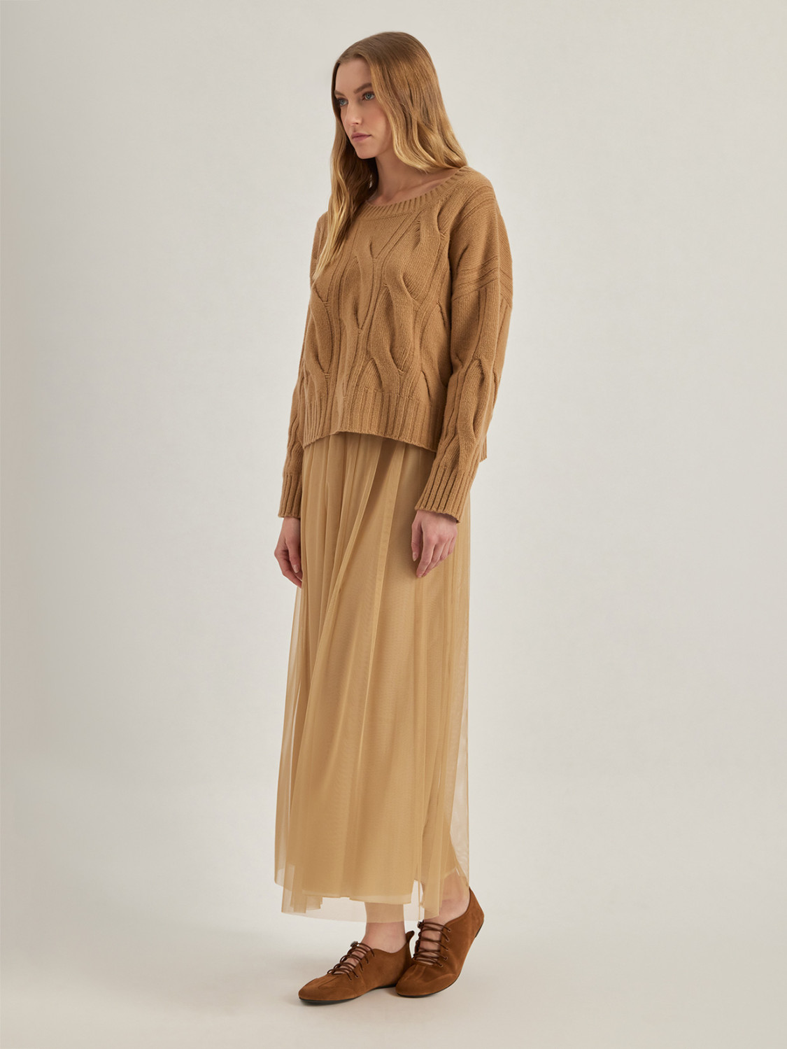 ALPHA STUDIO: JERSEY BOXY DE CUELLO REDONDO CON TRENZAS