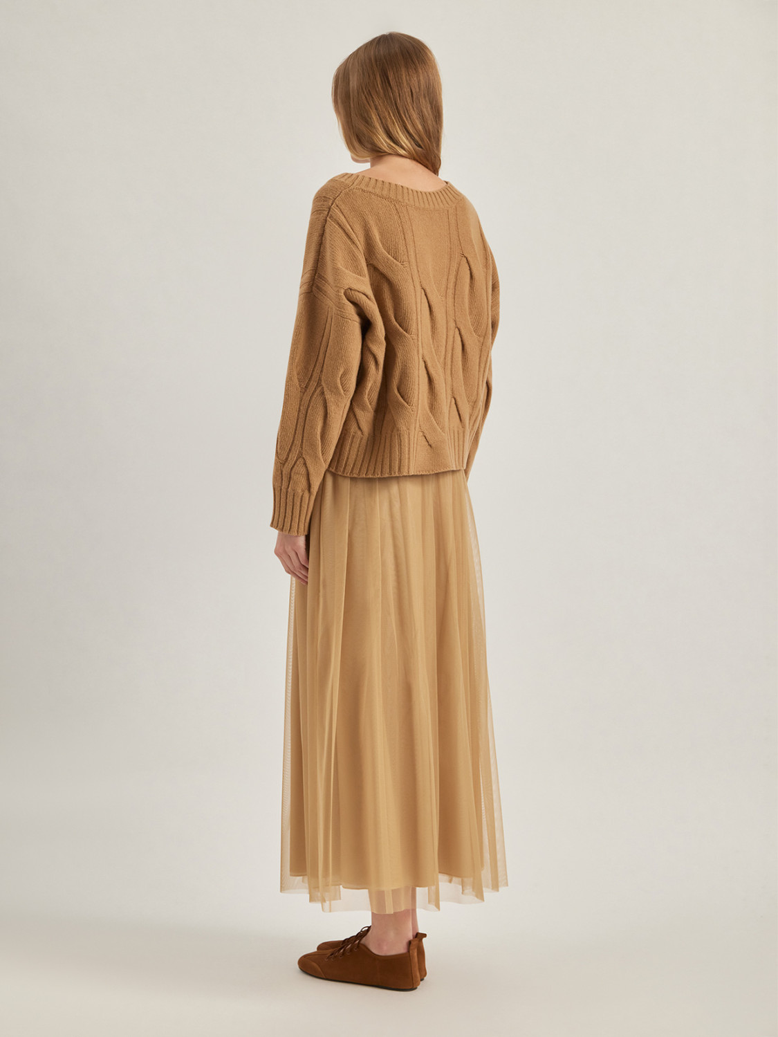 ALPHA STUDIO: JERSEY BOXY DE CUELLO REDONDO CON TRENZAS
