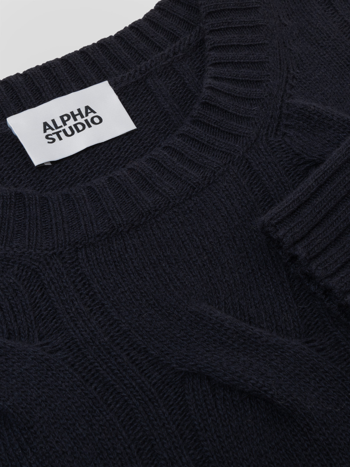 ALPHA STUDIO: JERSEY BOXY DE CUELLO REDONDO CON TRENZAS