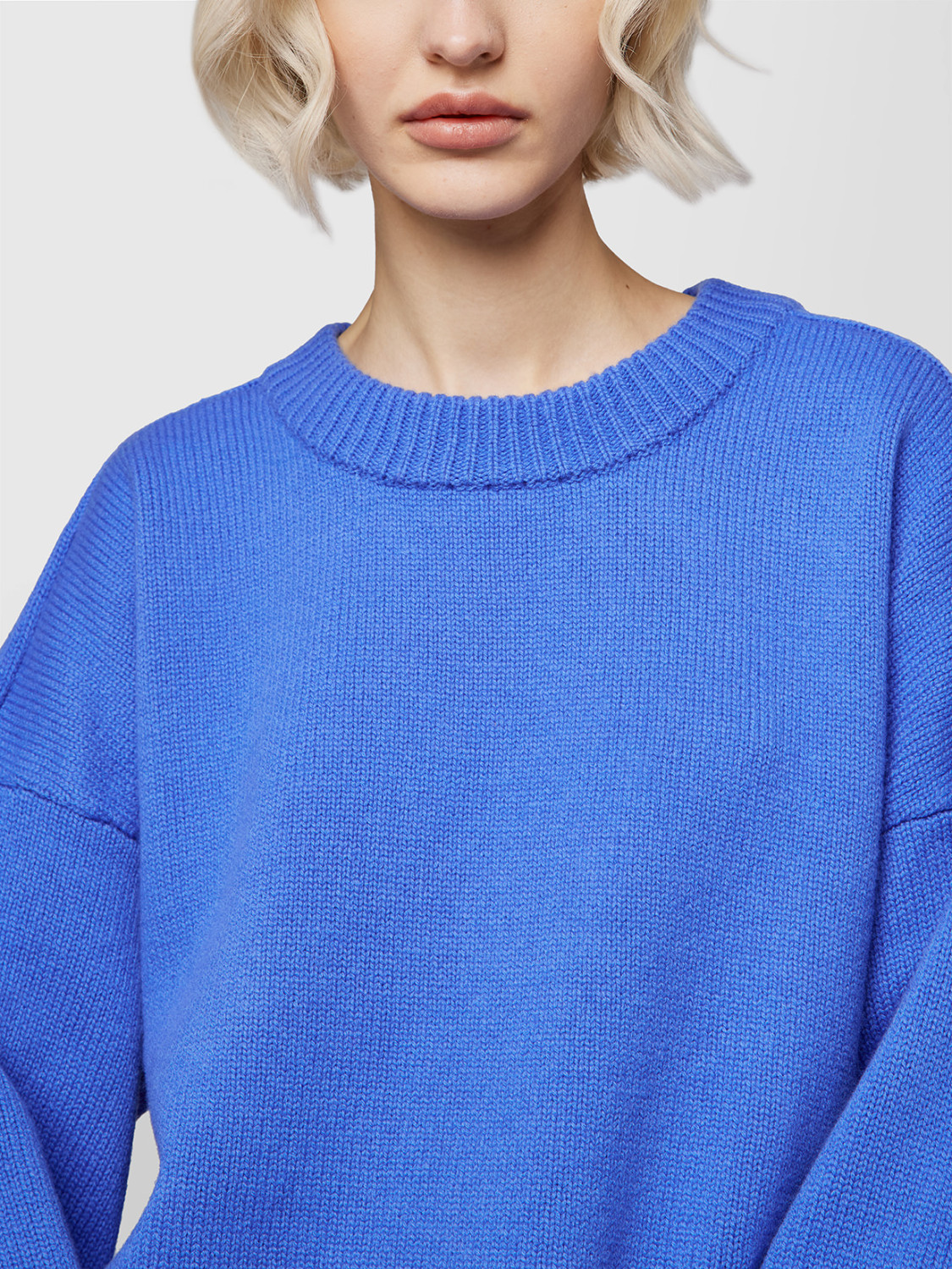 ALPHA STUDIO: BOXY TRADITIONAL CREW NECK SWEATER