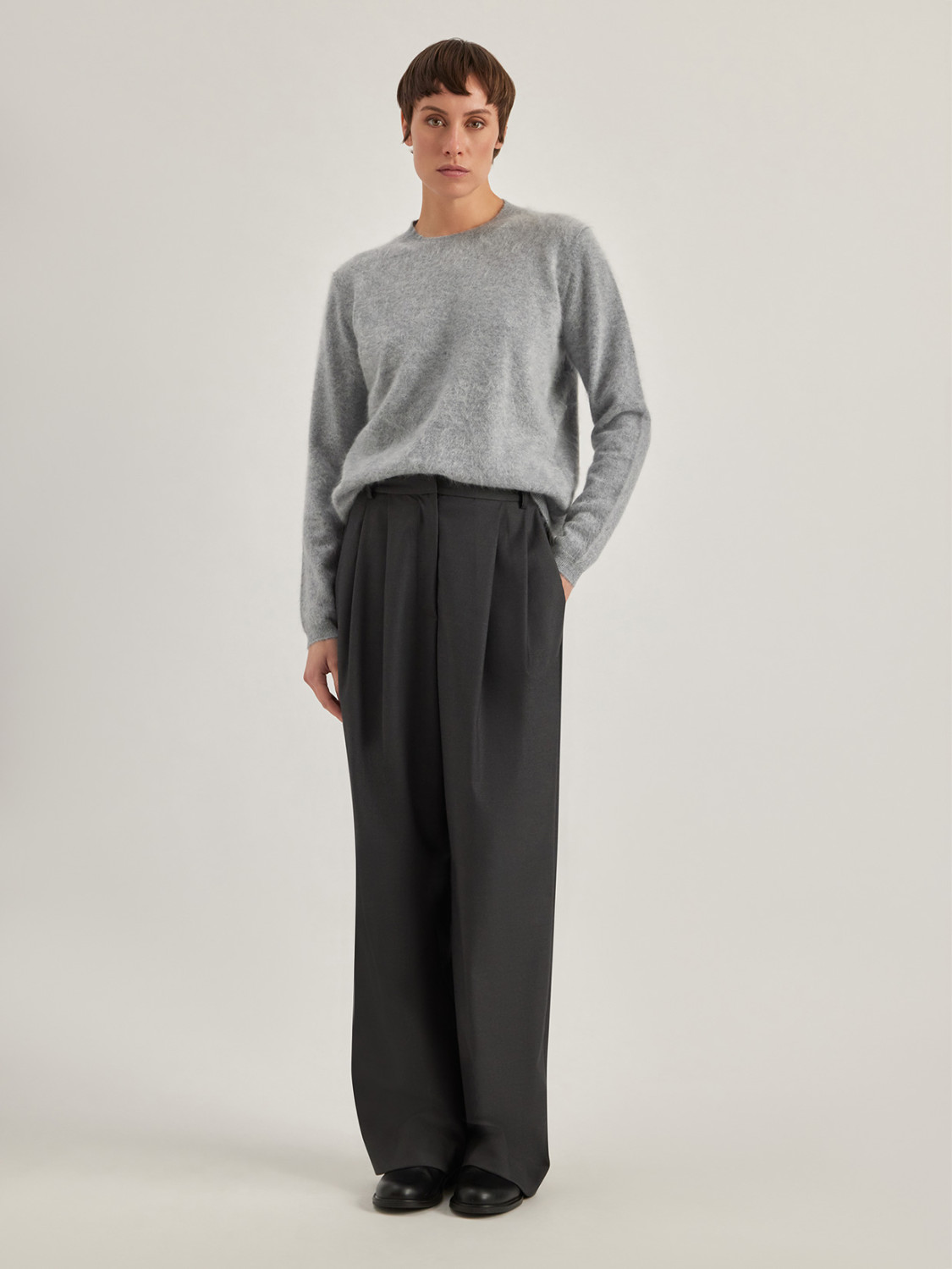 ALPHA STUDIO: JERSEY DE CUELLO REDONDO BRUSHED EN CACHEMIRA