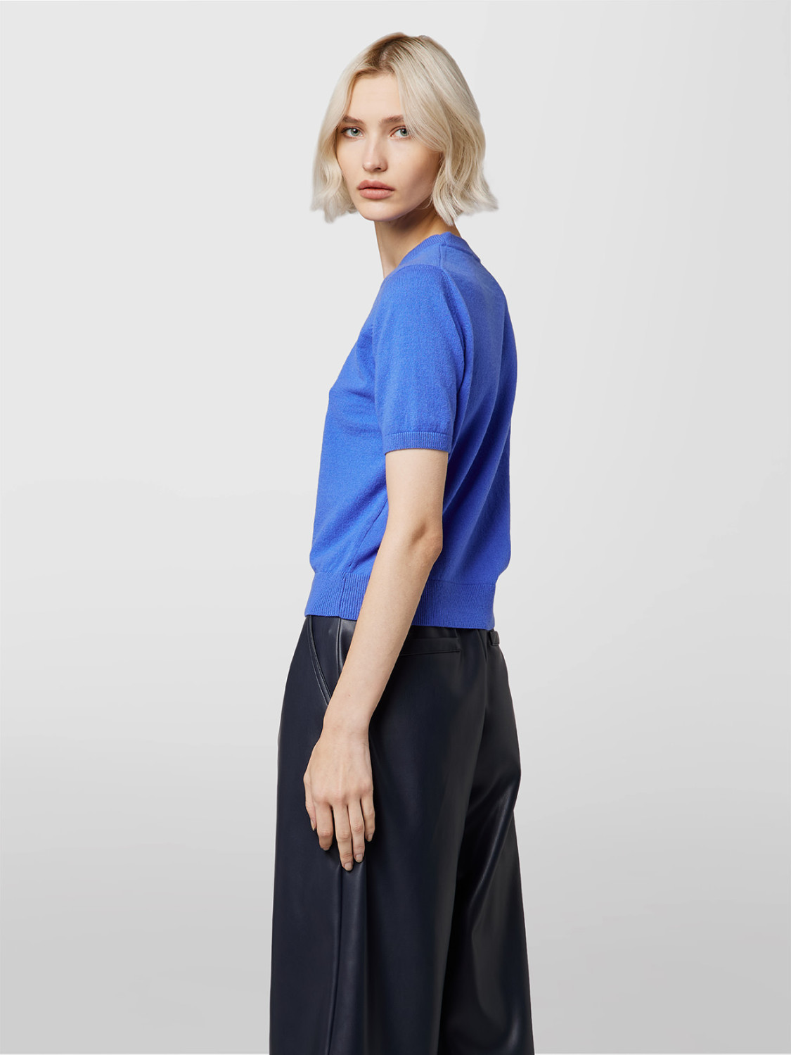 ALPHA STUDIO: CROPPED RETRO CREW NECK SWEATER