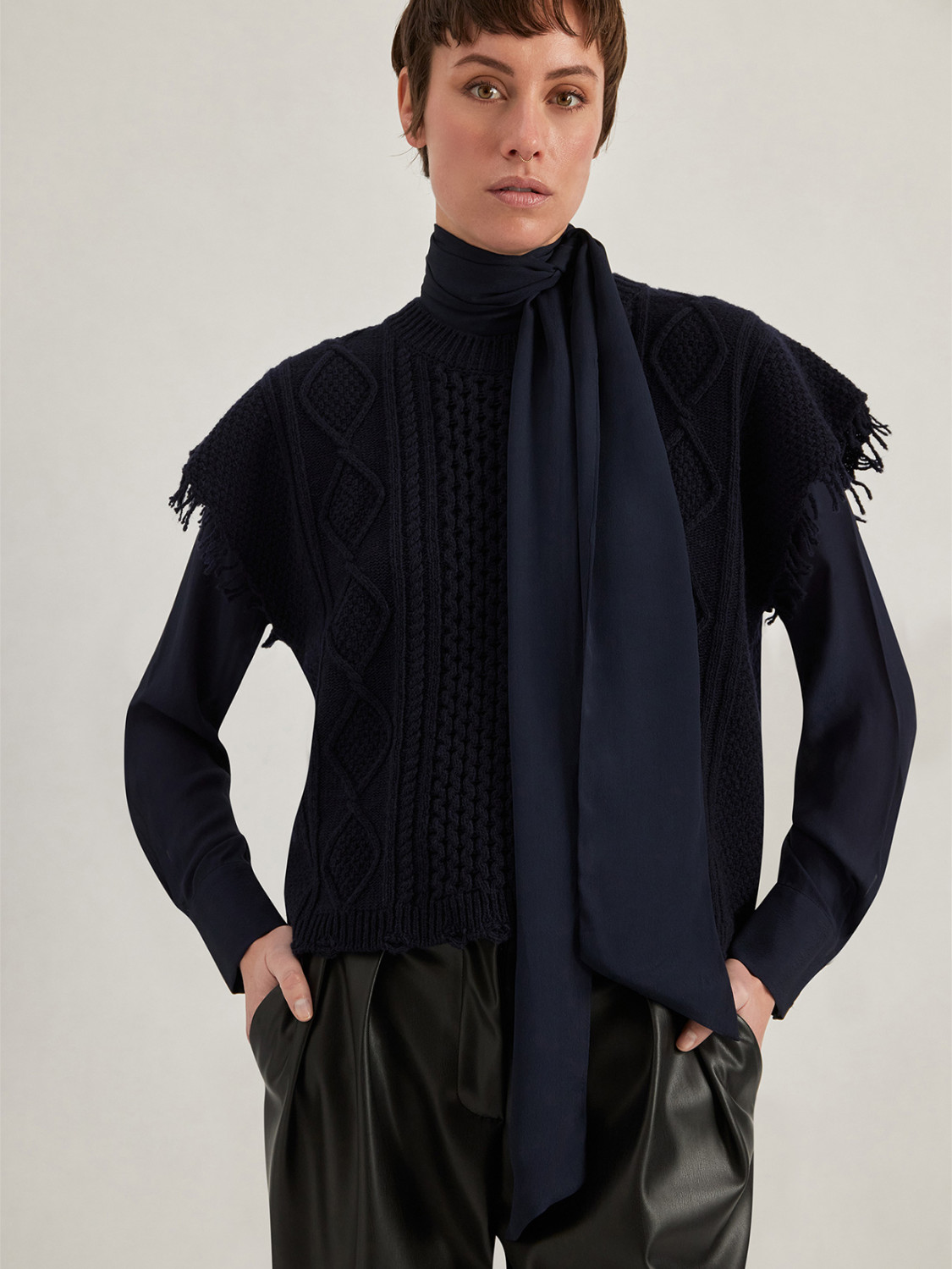 ALPHA STUDIO: FISHERMAN CREW NECK SWEATER