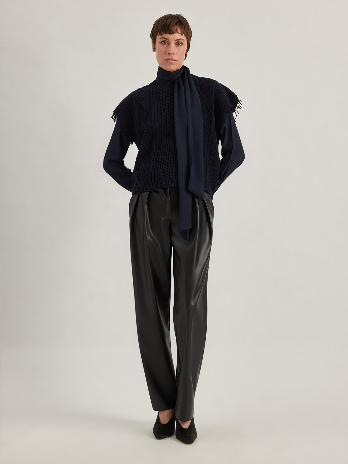 ALPHA STUDIO: FISHERMAN CREW NECK SWEATER