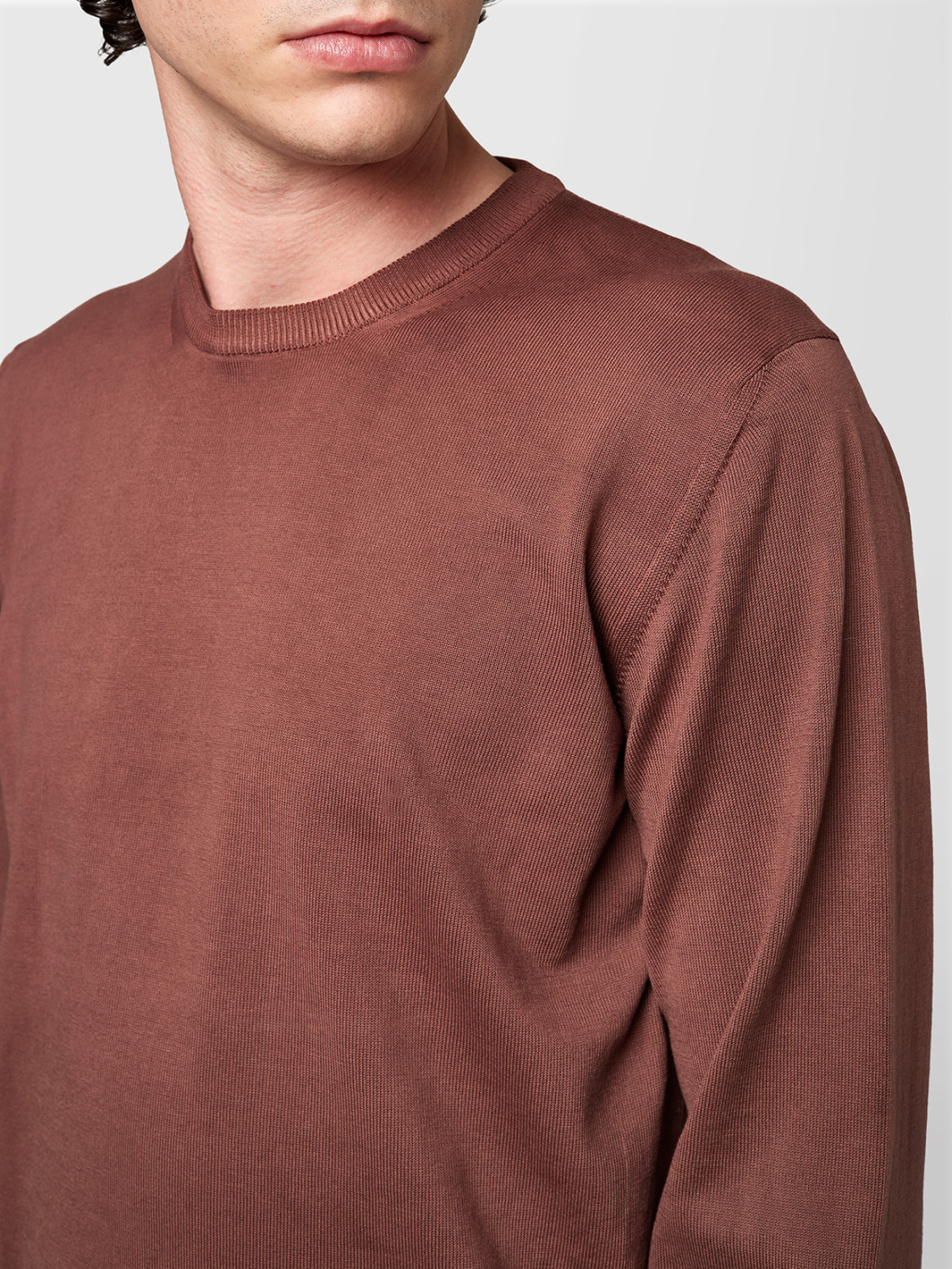 ALPHA STUDIO: CUELLO REDONDO FRÍO REVERSO