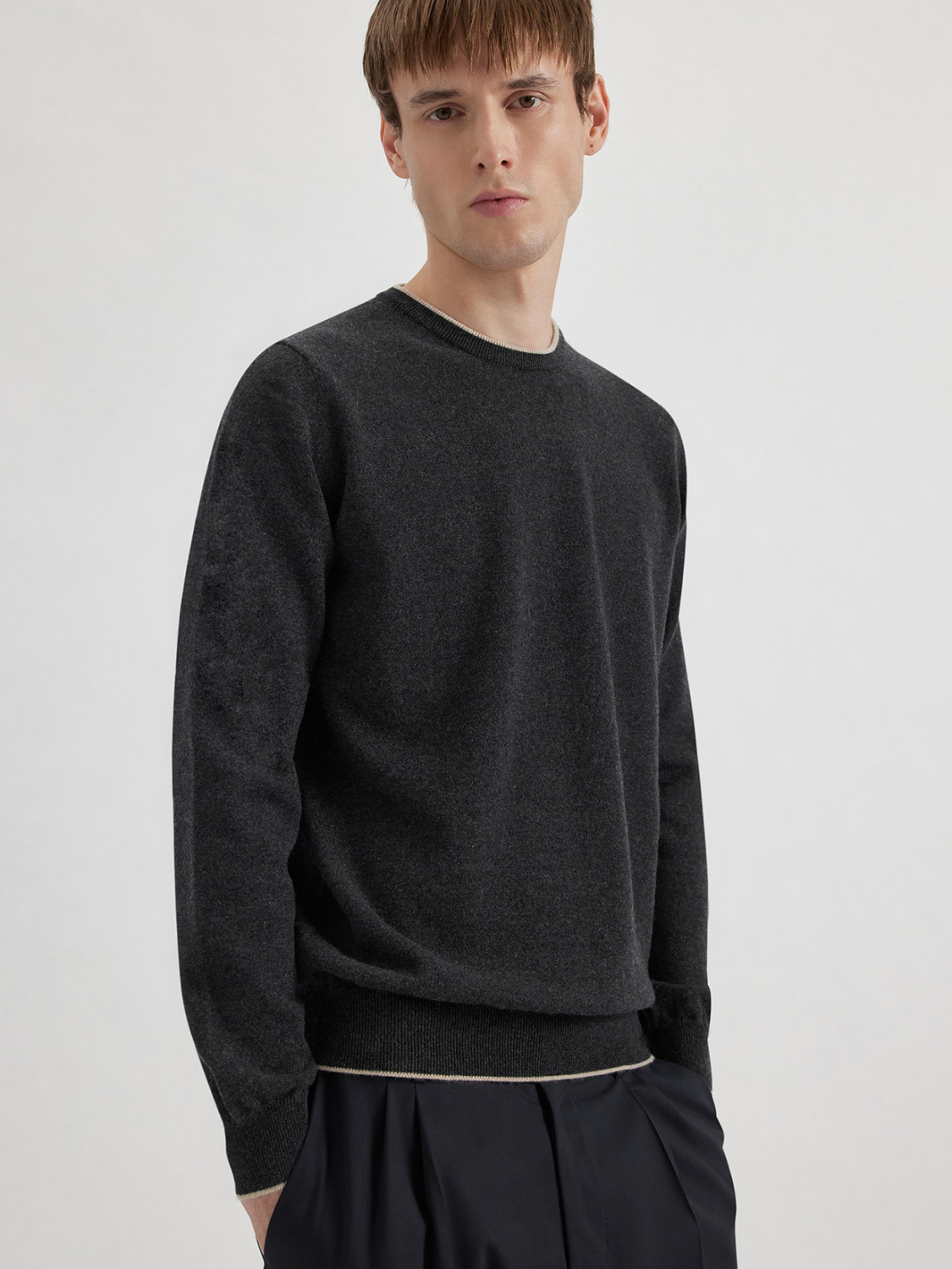ALPHA STUDIO: CREW NECK SWEATER IN CASHMERE