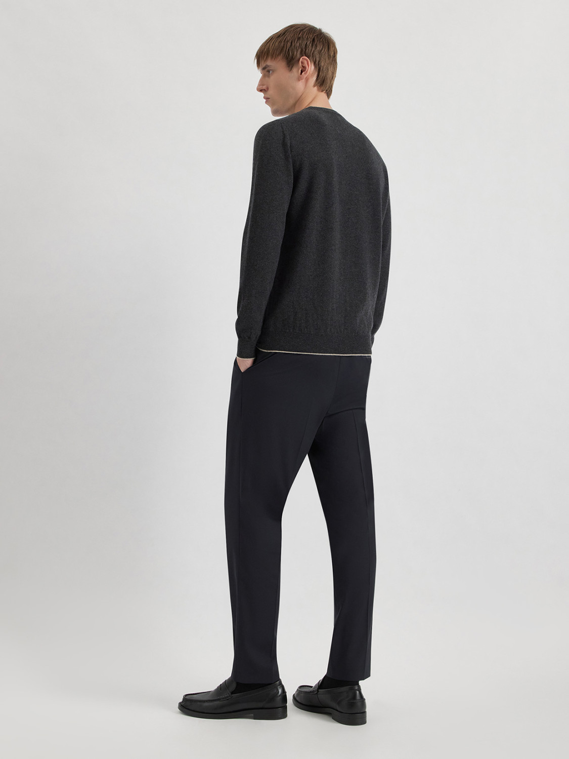 ALPHA STUDIO: CREW NECK SWEATER IN CASHMERE