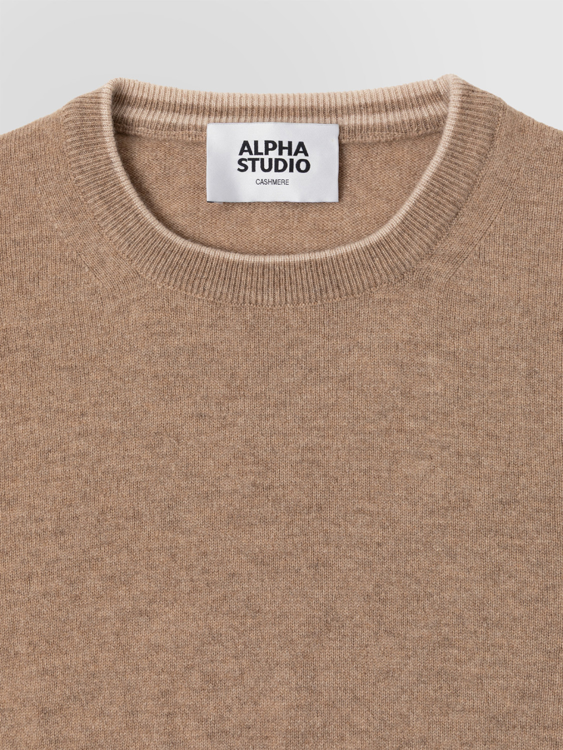 ALPHA STUDIO: CREW NECK SWEATER IN CASHMERE