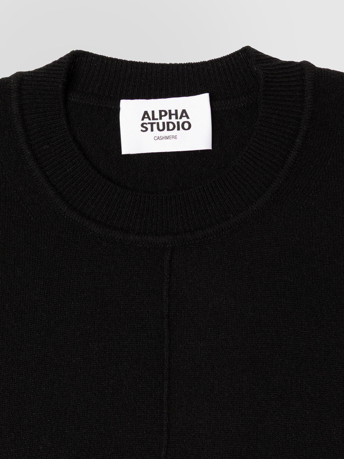 ALPHA STUDIO: CREW NECK SWEATER IN CASHMERE