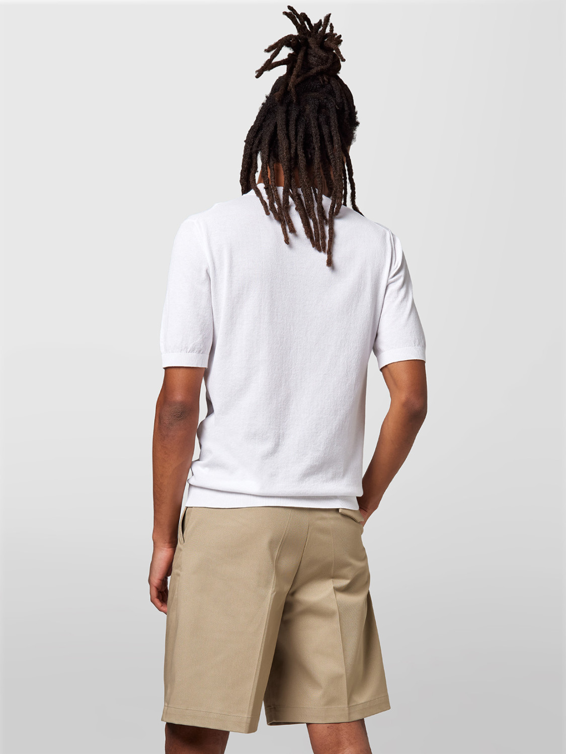 ALPHA STUDIO: CUELLO REDONDO EN CREPE TÉCNICO