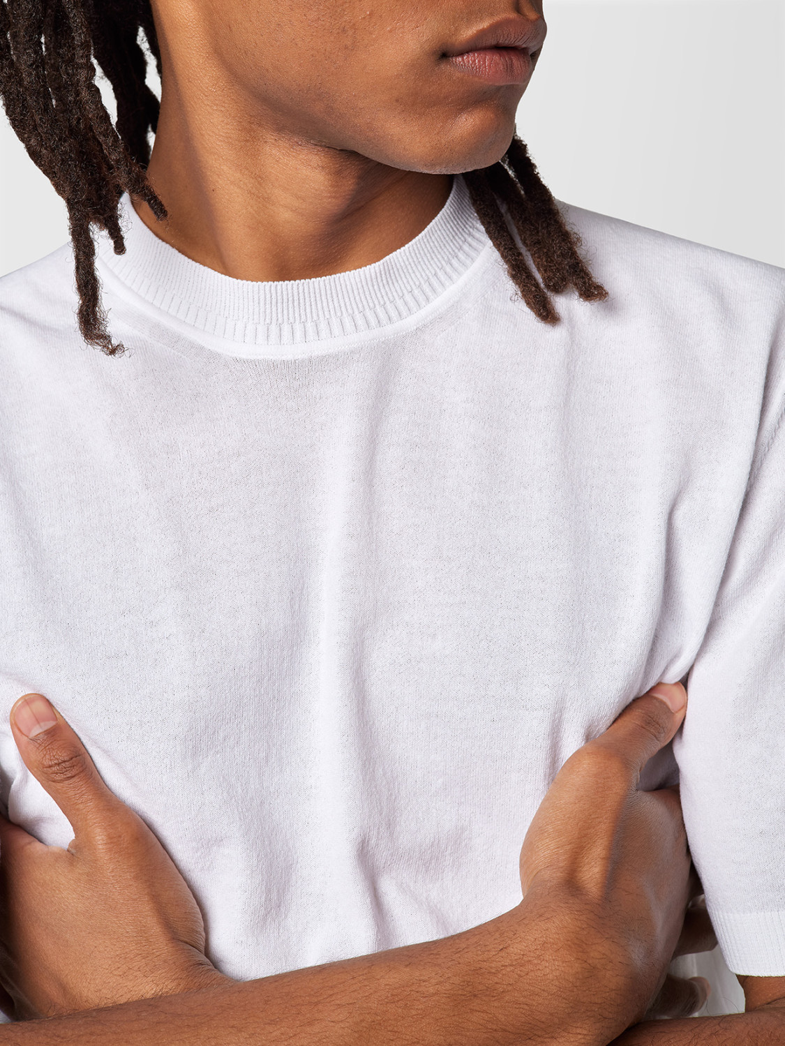 ALPHA STUDIO: CUELLO REDONDO EN CREPE TÉCNICO