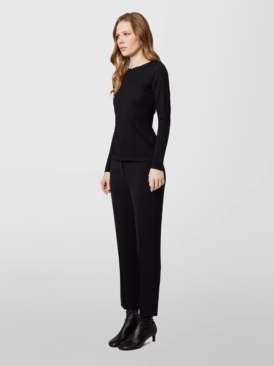 ALPHA STUDIO: CREW NECK SWEATER IN WOOL JERSEY