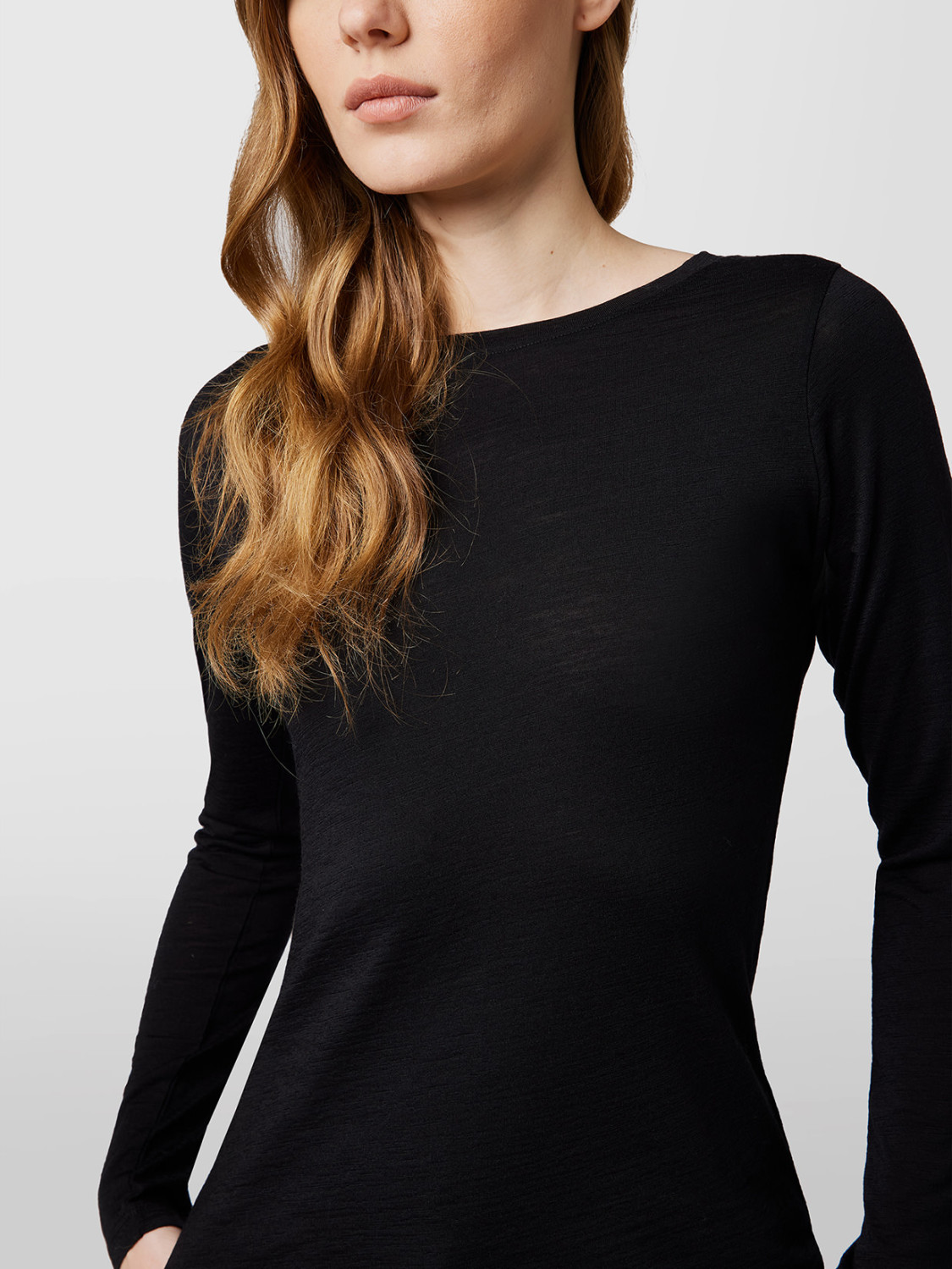 ALPHA STUDIO: CREW NECK SWEATER IN WOOL JERSEY