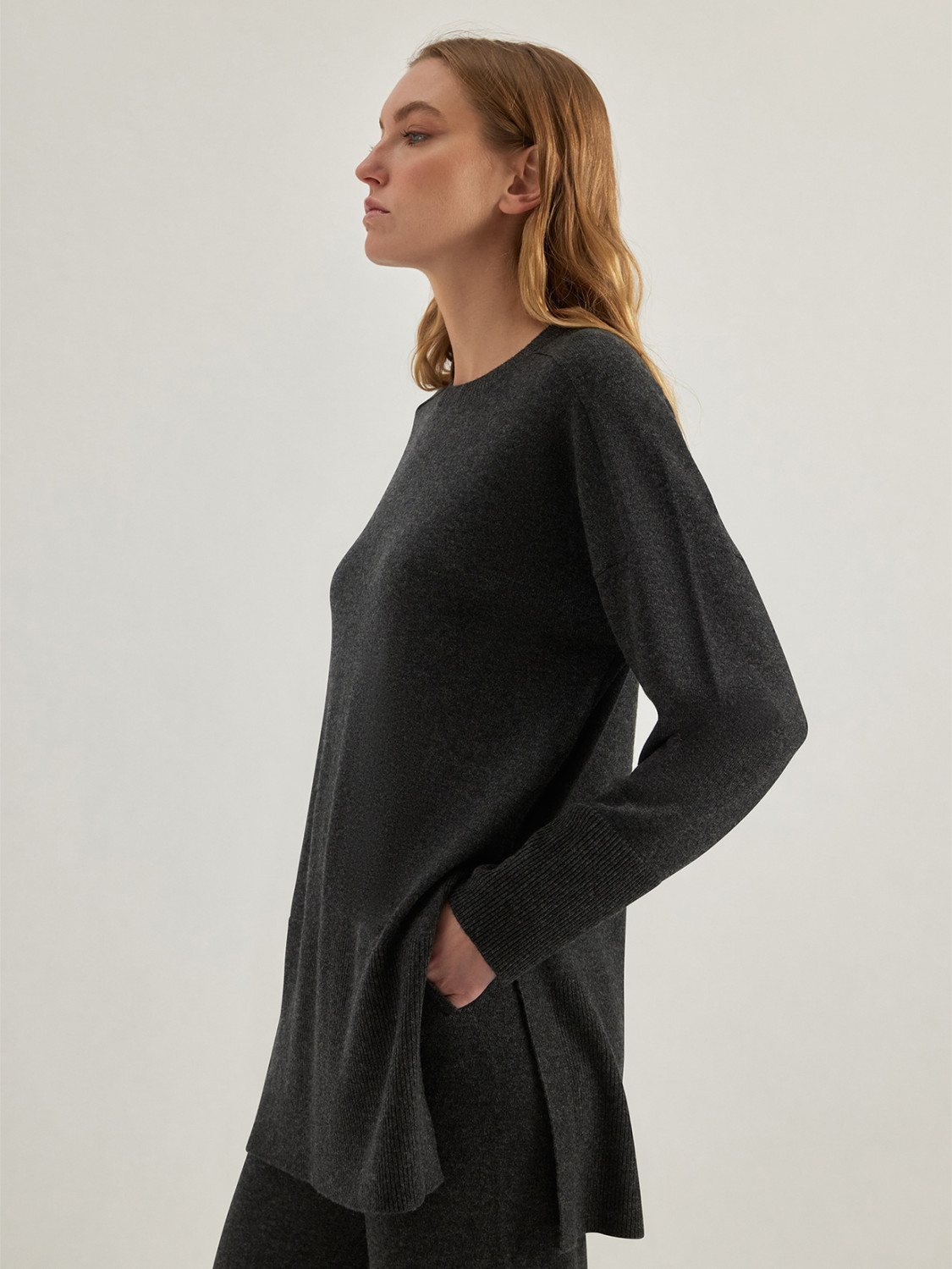ALPHA STUDIO: JERSEY DE CUELLO REDONDO EN LANA Y CACHEMIRA