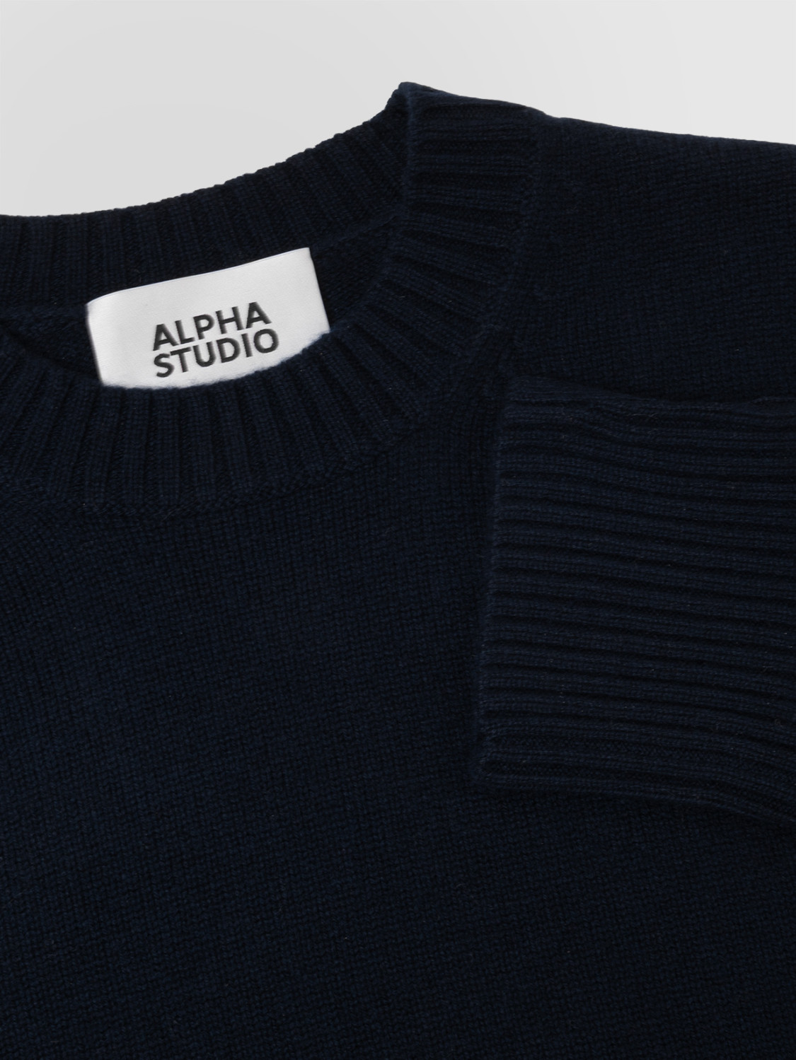 ALPHA STUDIO: JERSEY DE CUELLO REDONDO EN LANA Y CACHEMIRA