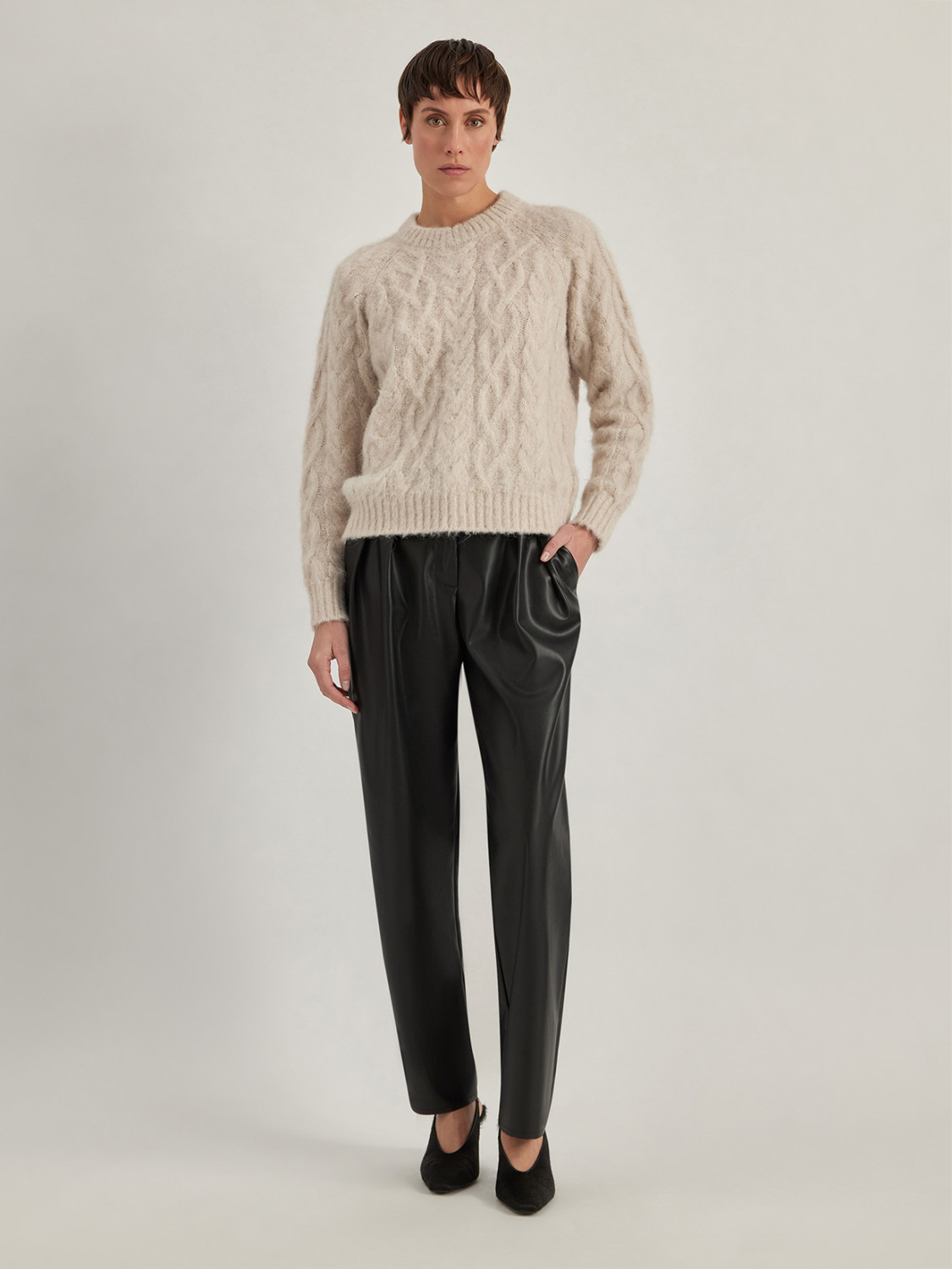ALPHA STUDIO: CREW NECK SWEATER IN KNIT