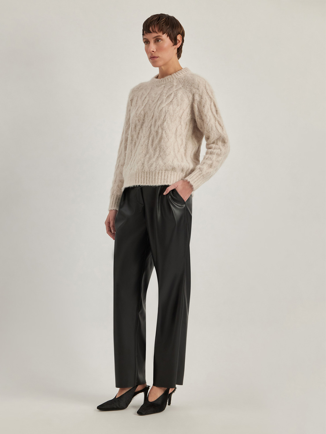 ALPHA STUDIO: CREW NECK SWEATER IN KNIT