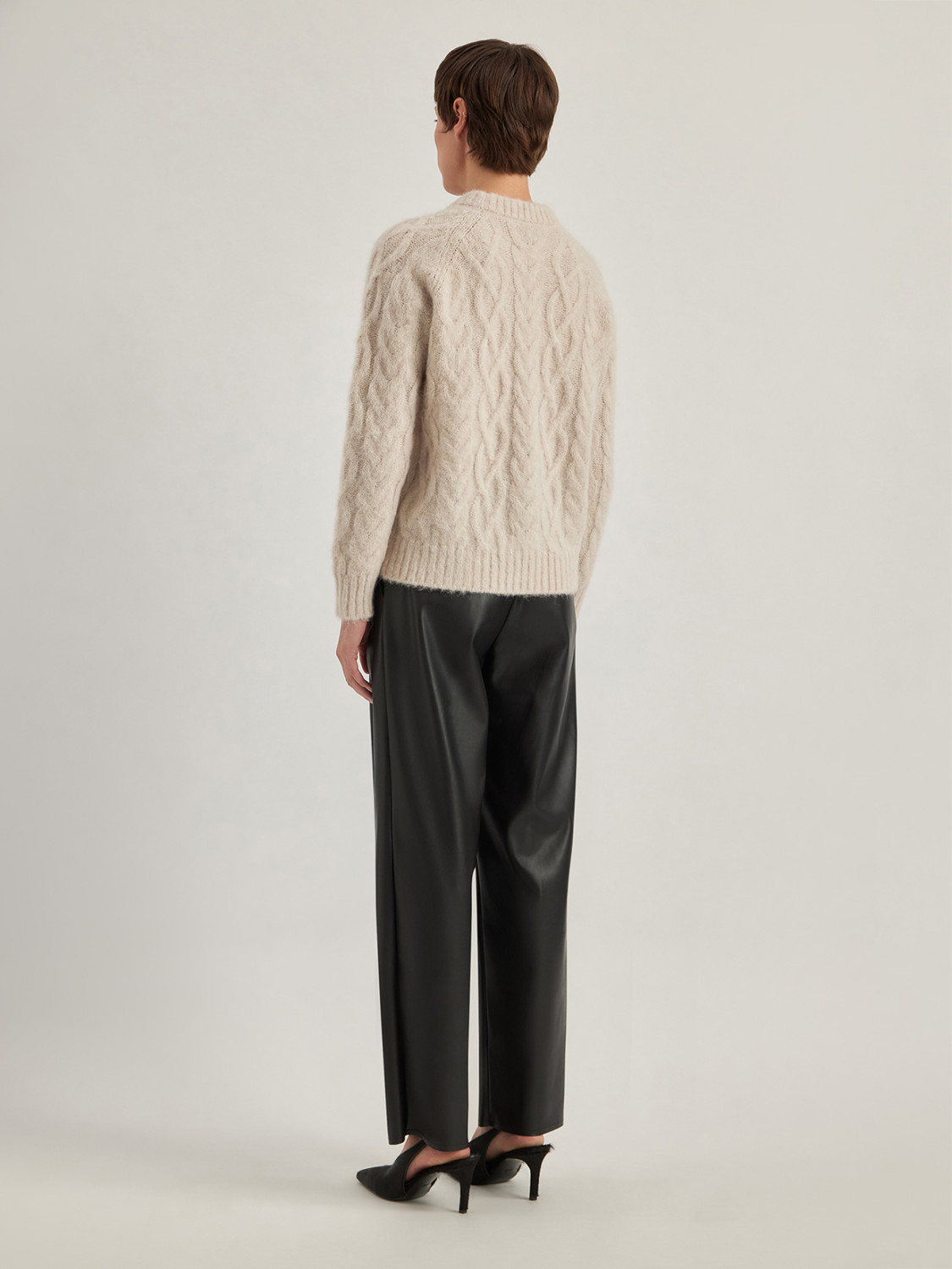 ALPHA STUDIO: CREW NECK SWEATER IN KNIT