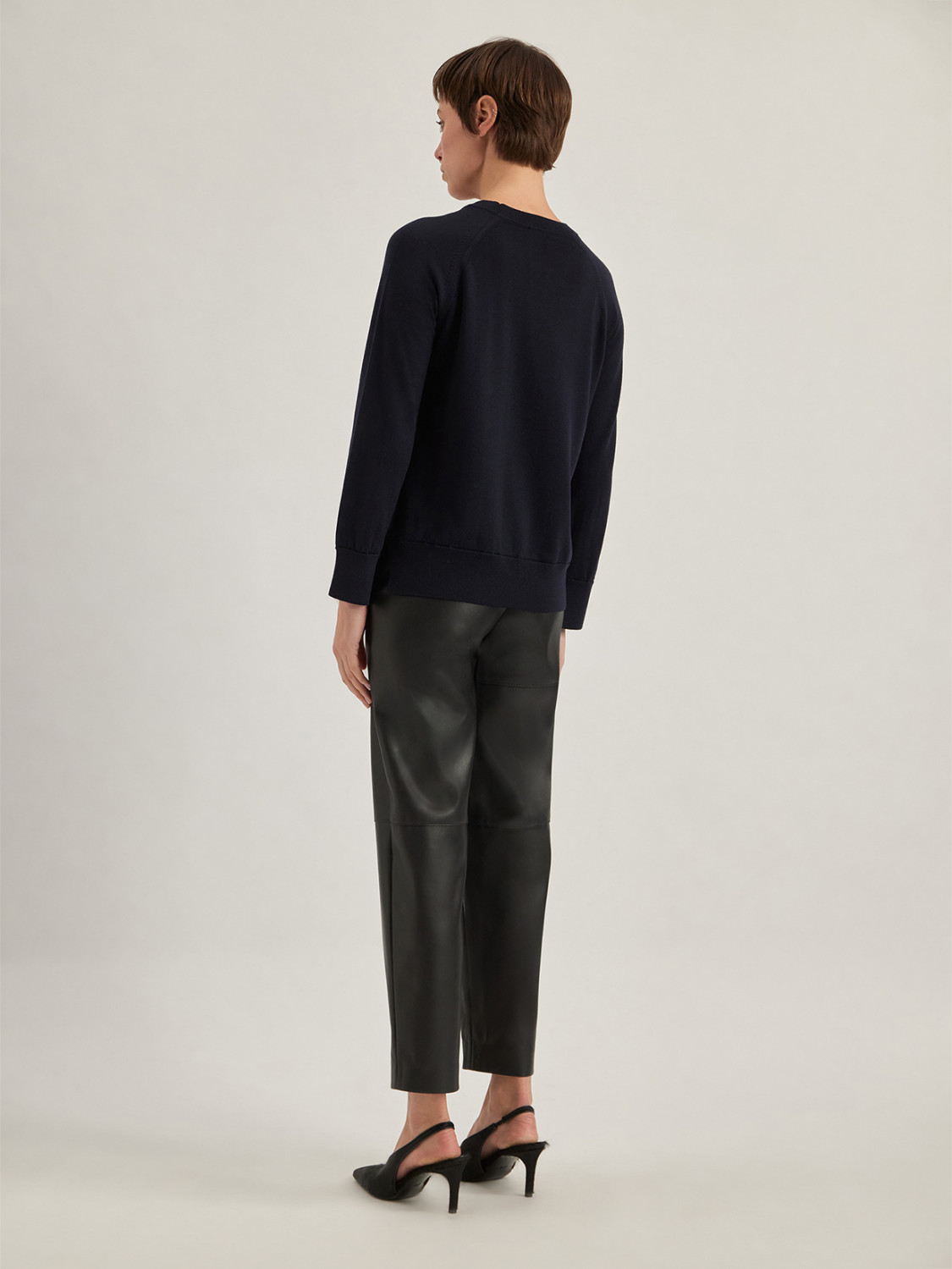 ALPHA STUDIO: JERSEY DE CUELLO REDONDO EN LANA MERINO