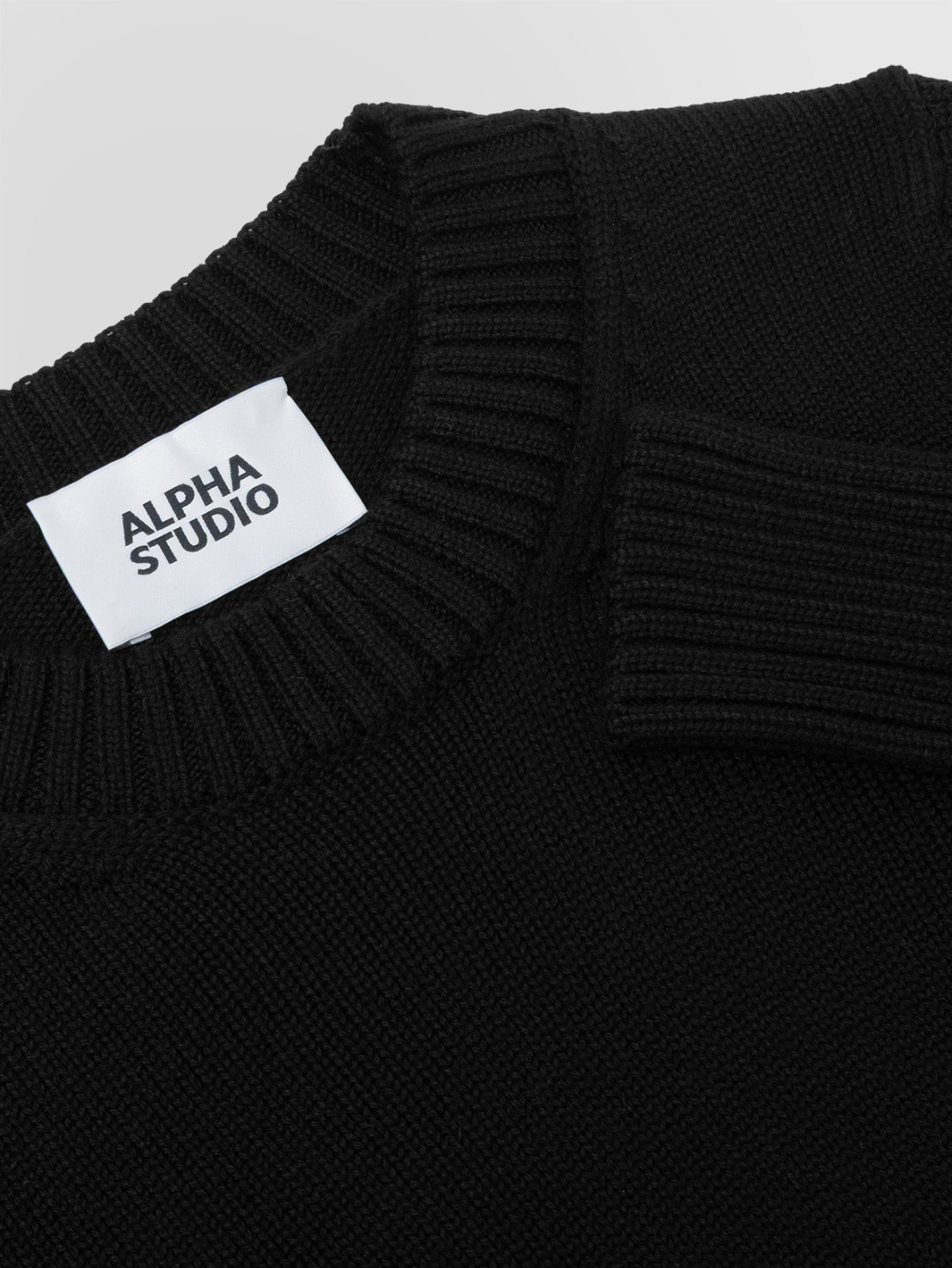 ALPHA STUDIO: JERSEY DE CUELLO REDONDO EN LANA MERINO