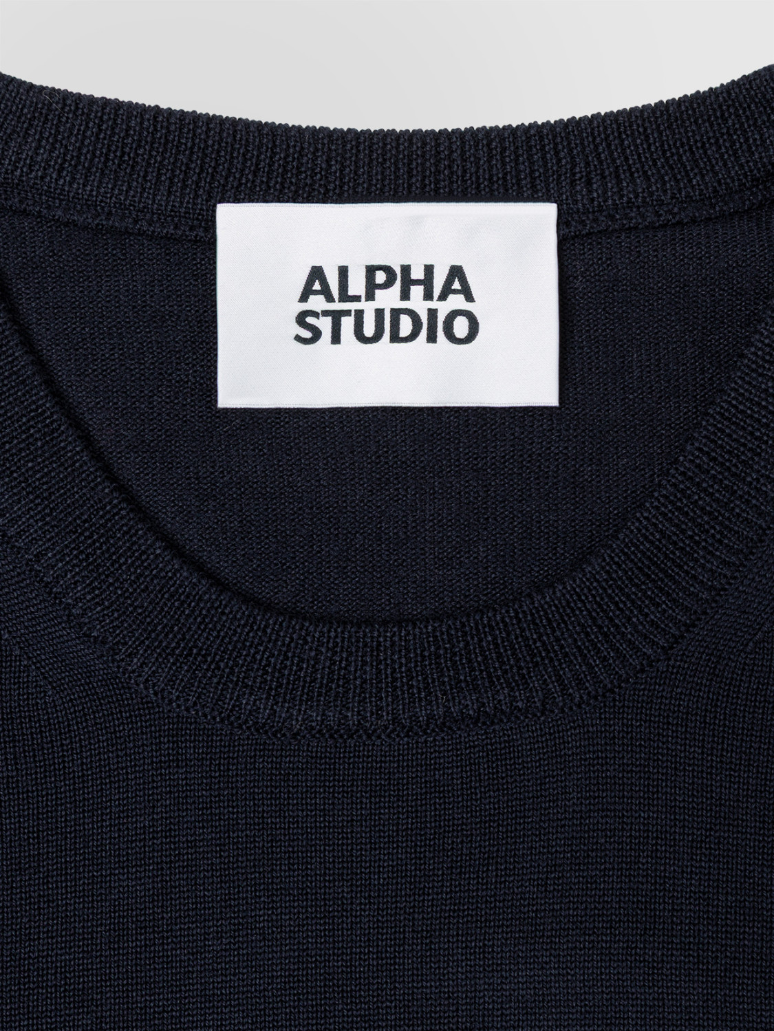 ALPHA STUDIO: CREW NECK SWEATER IN MERINO WOOL WITH PATCHES