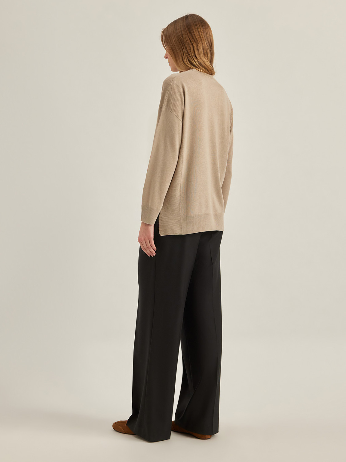 ALPHA STUDIO: JERSEY DE CUELLO REDONDO EN SEDA Y CACHEMIRA
