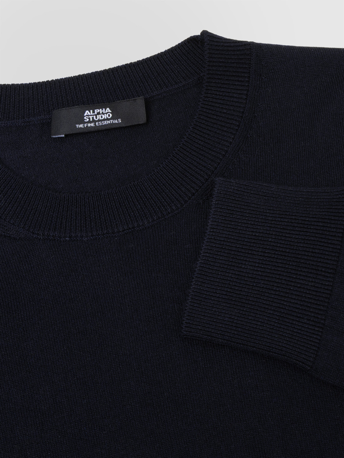 ALPHA STUDIO: JERSEY DE CUELLO REDONDO EN SEDA Y CACHEMIRA
